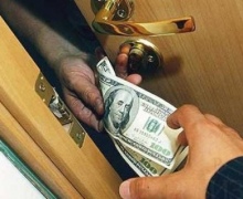 Участники рынка финуслуг за взятки получали лицензии Участники рынка финуслуг за взятки получали лицензии