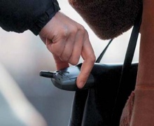 В киевском метро воруют мобильные телефоны В киевском метро воруют мобильные телефоны