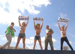 Fuck Euro 2012:  FEMEN   