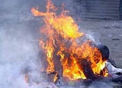 Мужчина решил отучить родного брата от водки и поджег его Мужчина решил отучить родного брата от водки и поджег его
