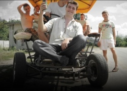 В Киеве появился новый транспорт - "BeerBike" В Киеве появился новый транспорт - "BeerBike"