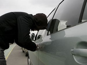 Киевлянина посадили на три года за кражу ценных вещей из авто Киевлянина посадили на три года за кражу ценных вещей из авто