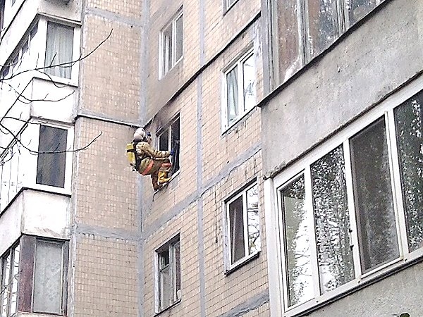 В Киеве на проспекте Победы горела квартира В Киеве на проспекте Победы горела квартира