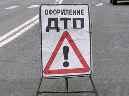 Под колеса авто попала маленькая девочка Под колеса авто попала маленькая девочка