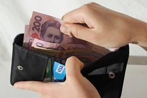 В "Ощадбанке" у пенсионеров украли 61 тыс. гривен В "Ощадбанке" у пенсионеров украли 61 тыс. гривен