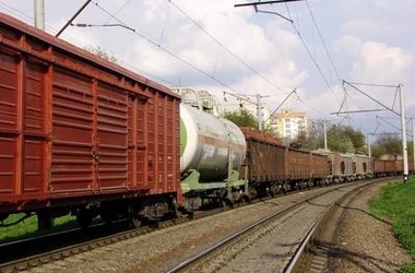 В Киеве сошел с рельсов грузовой поезд В Киеве сошел с рельсов грузовой поезд