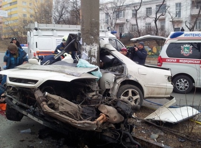 На Печерске непогода повредила автомобиль и деревья На Печерске непогода повредила автомобиль и деревья