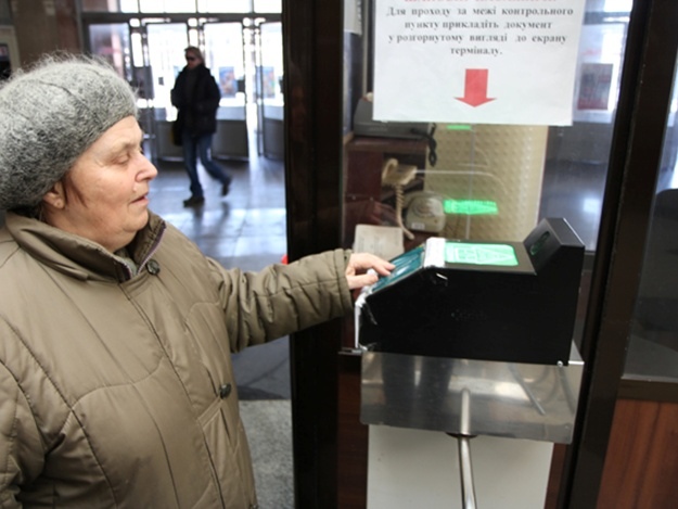 "Новинка" в киевском метро: льготный проезд только по карточке киевлянина