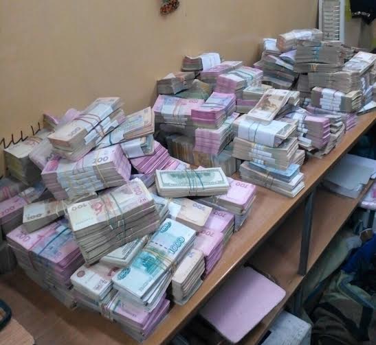 В киевских обменниках валют милиция обнаружила миллионы долларов В киевских обменниках валют милиция обнаружила миллионы долларов