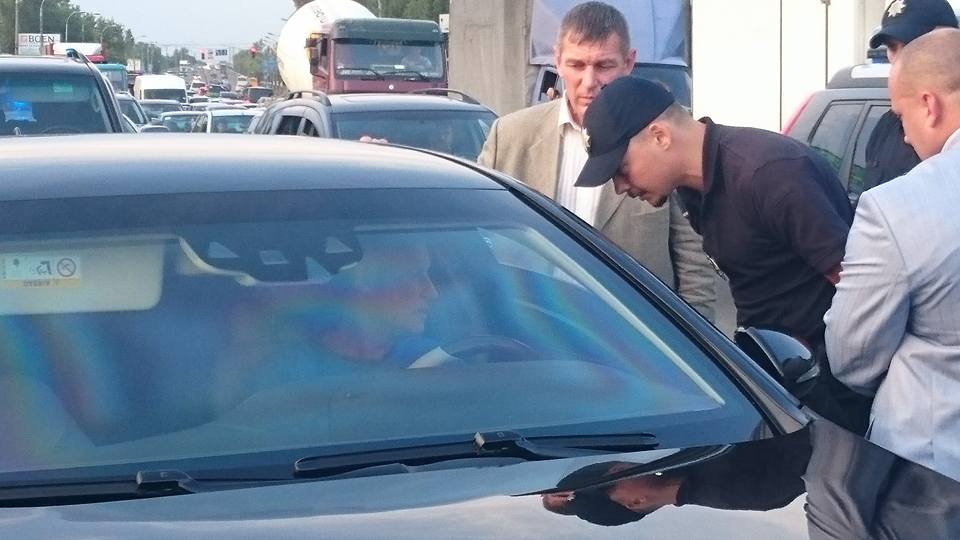 Киевские полицейские выписали штраф Суркису Киевские полицейские выписали штраф Суркису