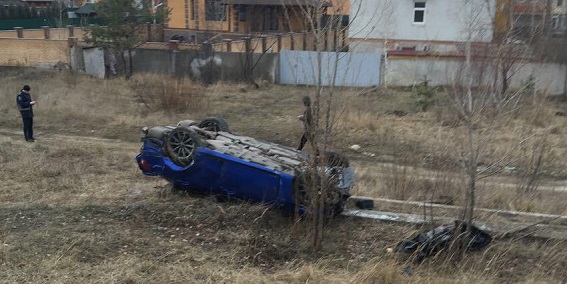 На Оболони "Лексус" врезался в остановку транспорта. Погиб мужчина На Оболони "Лексус" врезался в остановку транспорта. Погиб мужчина