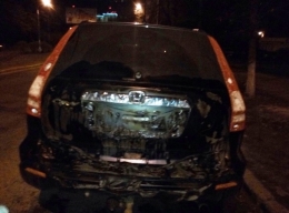 На Оболони из-за мусора едва не сгорели автомобили На Оболони из-за мусора едва не сгорели автомобили