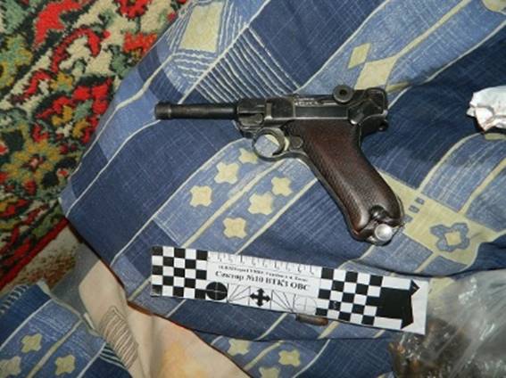 В Киеве пожилой мужчина застрелился из ретро-пистолета В Киеве пожилой мужчина застрелился из ретро-пистолета