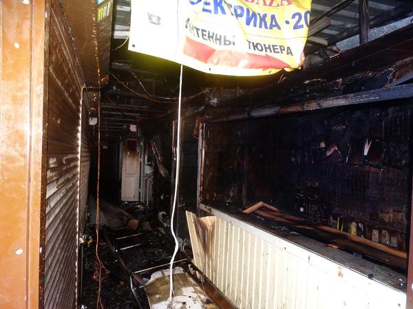 На улице Ушинского горел радиорынок На улице Ушинского горел радиорынок