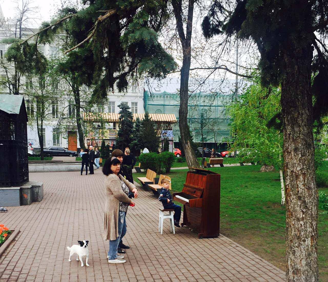 На Подоле в сквере появился музыкальный инструмент На Подоле в сквере появился музыкальный инструмент