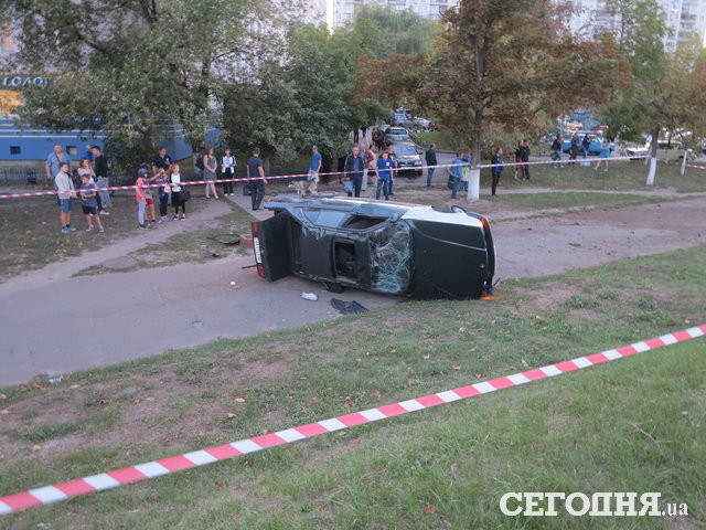 Страшное ДТП на Оболони: водителя раздавил собственный автомобиль Страшное ДТП на Оболони: водителя раздавил собственный автомобиль