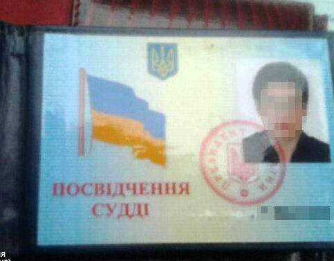 На Киевщине задержана пьяная судья на разбитом авто На Киевщине задержана пьяная судья на разбитом авто