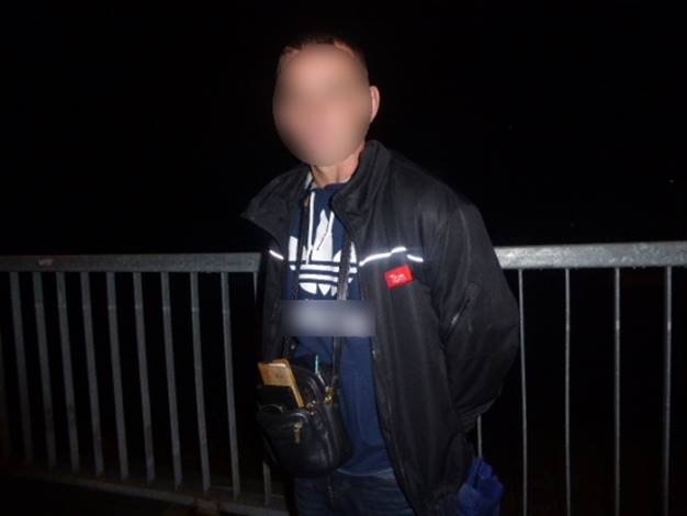 В Гидропарке мужчина пытался задушить свою новую знакомую В Гидропарке мужчина пытался задушить свою новую знакомую