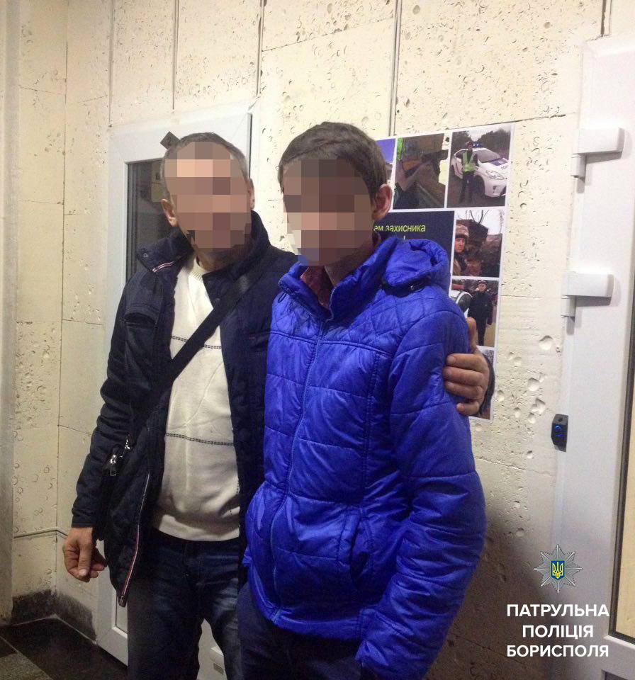 В Борисполе парень разбросал на дороге 16 000 гривень В Борисполе парень разбросал на дороге 16 000 гривень