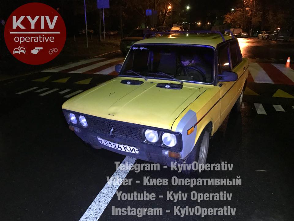 "Из-за дождя" женщина с ребенком попали под колеса авто "Из-за дождя" женщина с ребенком попали под колеса авто