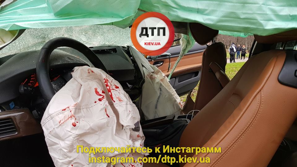Возле КПИ произошло серьезное ДТП с потерпевшими Возле КПИ произошло серьезное ДТП с потерпевшими