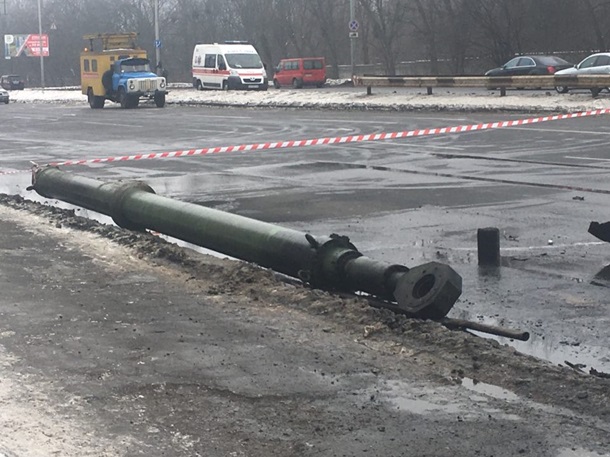 Чудовищная авария в Киеве на ул. Заболотного. Появилось видео первых секунд Чудовищная авария в Киеве на ул. Заболотного. Появилось видео первых секунд