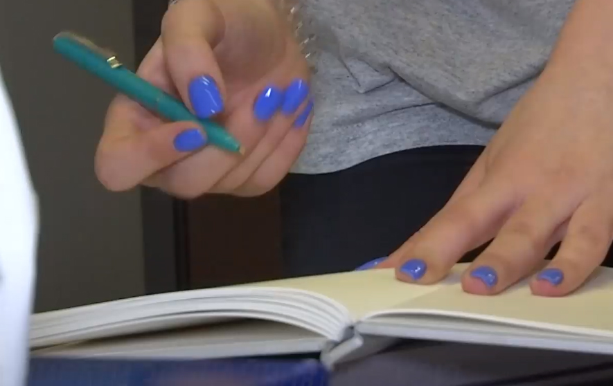 Киевские школьники создали вечный блокнот и карандаш