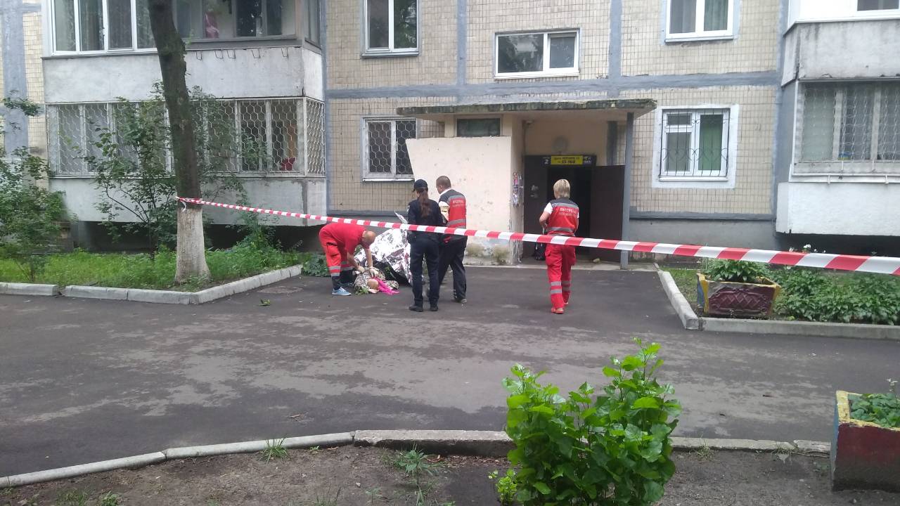 На проспекте Победы женщина покончила жизнь самоубийством На проспекте Победы женщина покончила жизнь самоубийством
