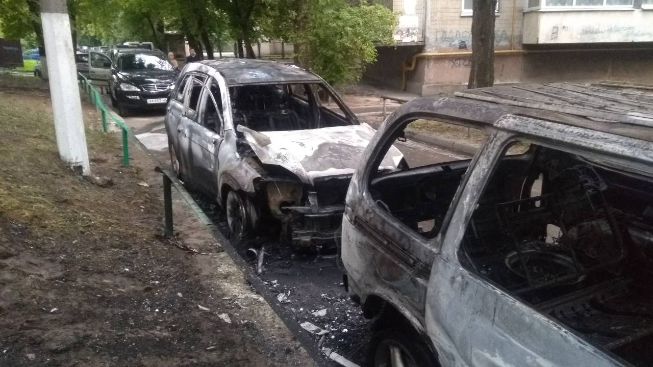 В Киеве прогремели мощные взрывы. Взорвались автомобили