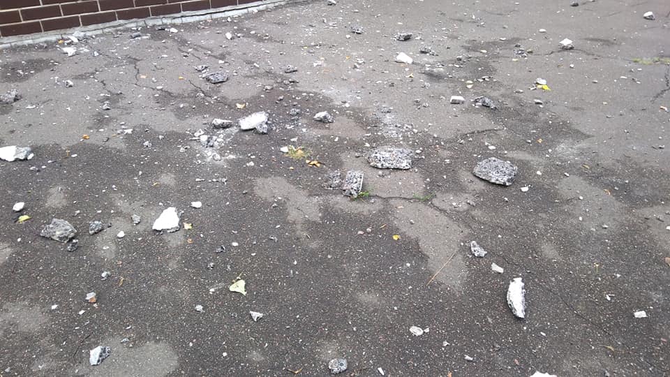 В Киеве осыпался фасад здания школы