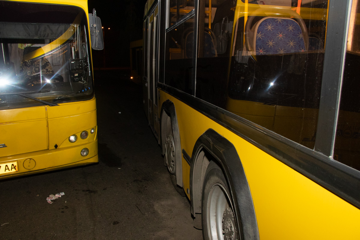 В Киеве женщину-кондуктора раздавили два автобуса