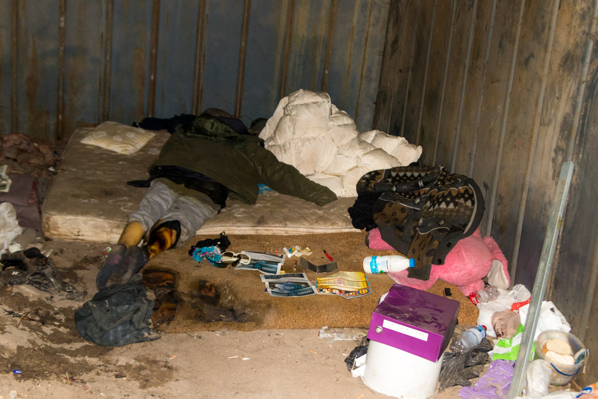 В Киеве бездомная женщина задохнулась в гараже, пытаясь согреться