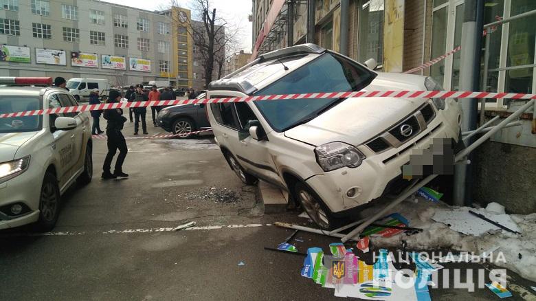 В Киеве средь бела дня неизвестные расстреляли автомобиль