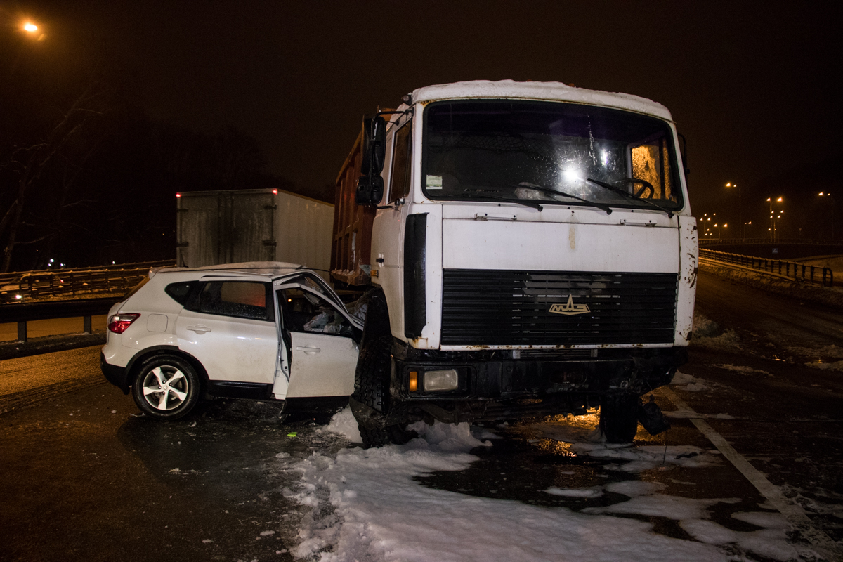 На Набережном шоссе в Киеве произошла страшная авария