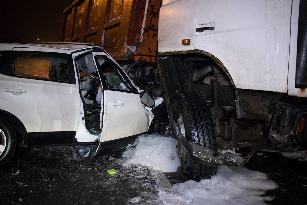 На Набережном шоссе в Киеве произошла страшная авария