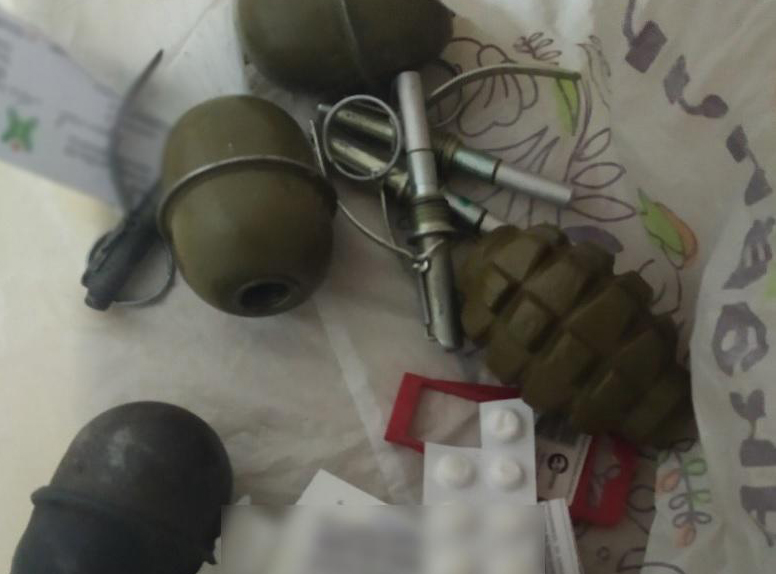 На Оболони пьяный мужчина в магазине продавал боевые гранаты