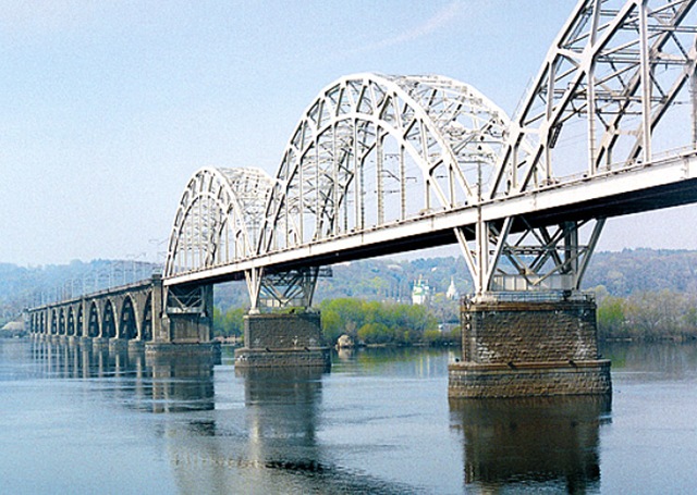 Кличко назвал три моста, которые "очень устали" в Киеве