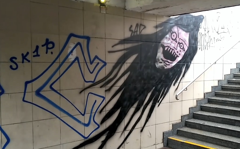 В Киеве вандалы создали подземный переход ужасов