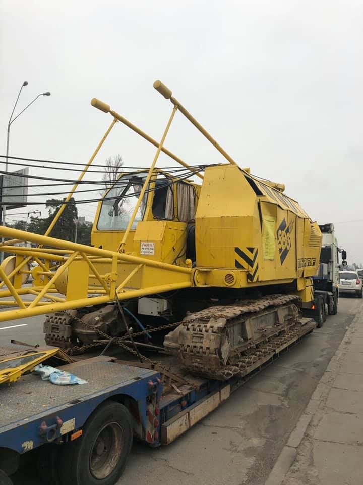 ЧП в Киеве: водитель грузовика едва не разрушил мост