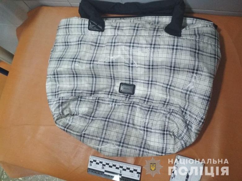 В Киеве прохожие нашли сумку с живым новорожденным