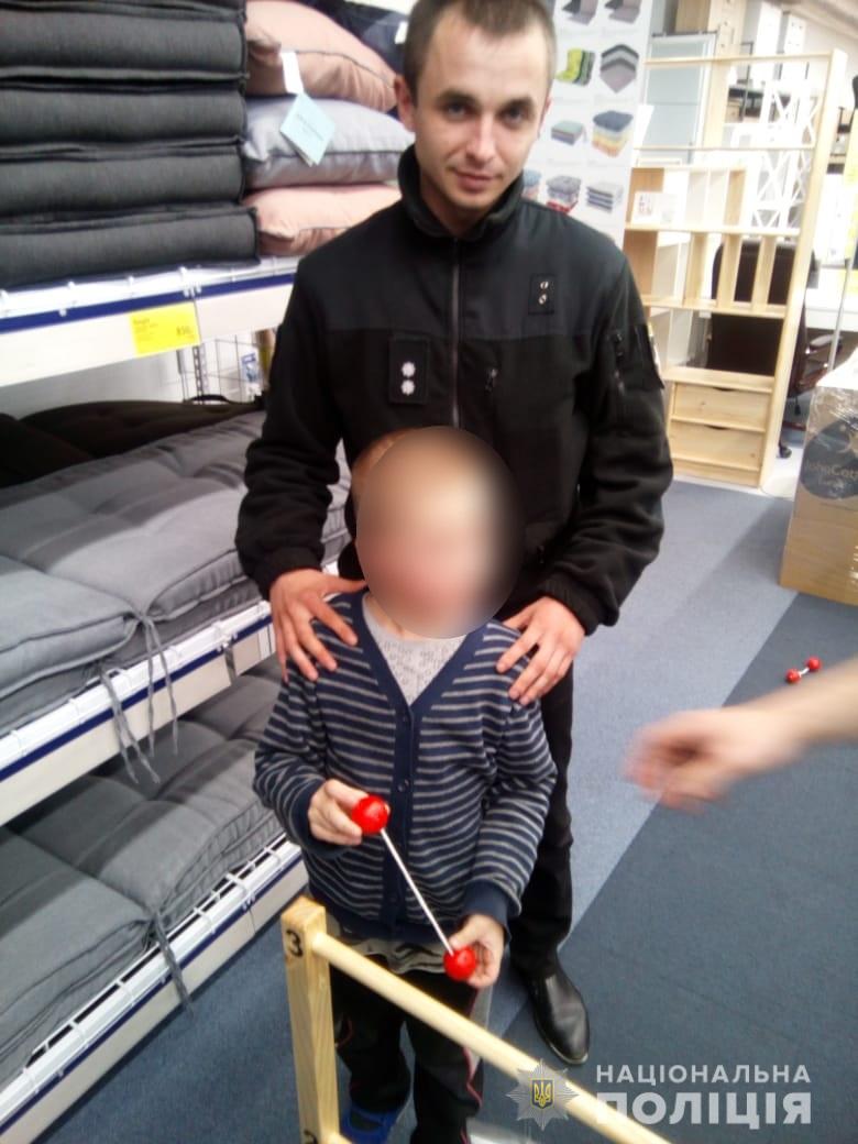 Под Киевом из детского садика сбежал маленький мальчик