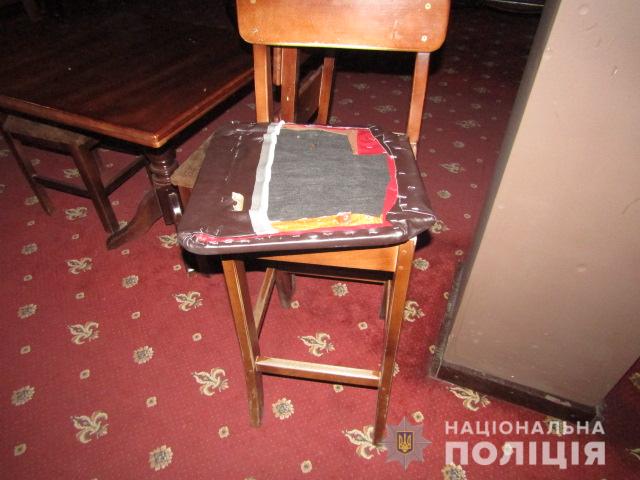 Под Киевом пьяные игроки в бильярд сломали стул об голову полицейского