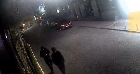 В центре Киева молодые парни подожгли кафе