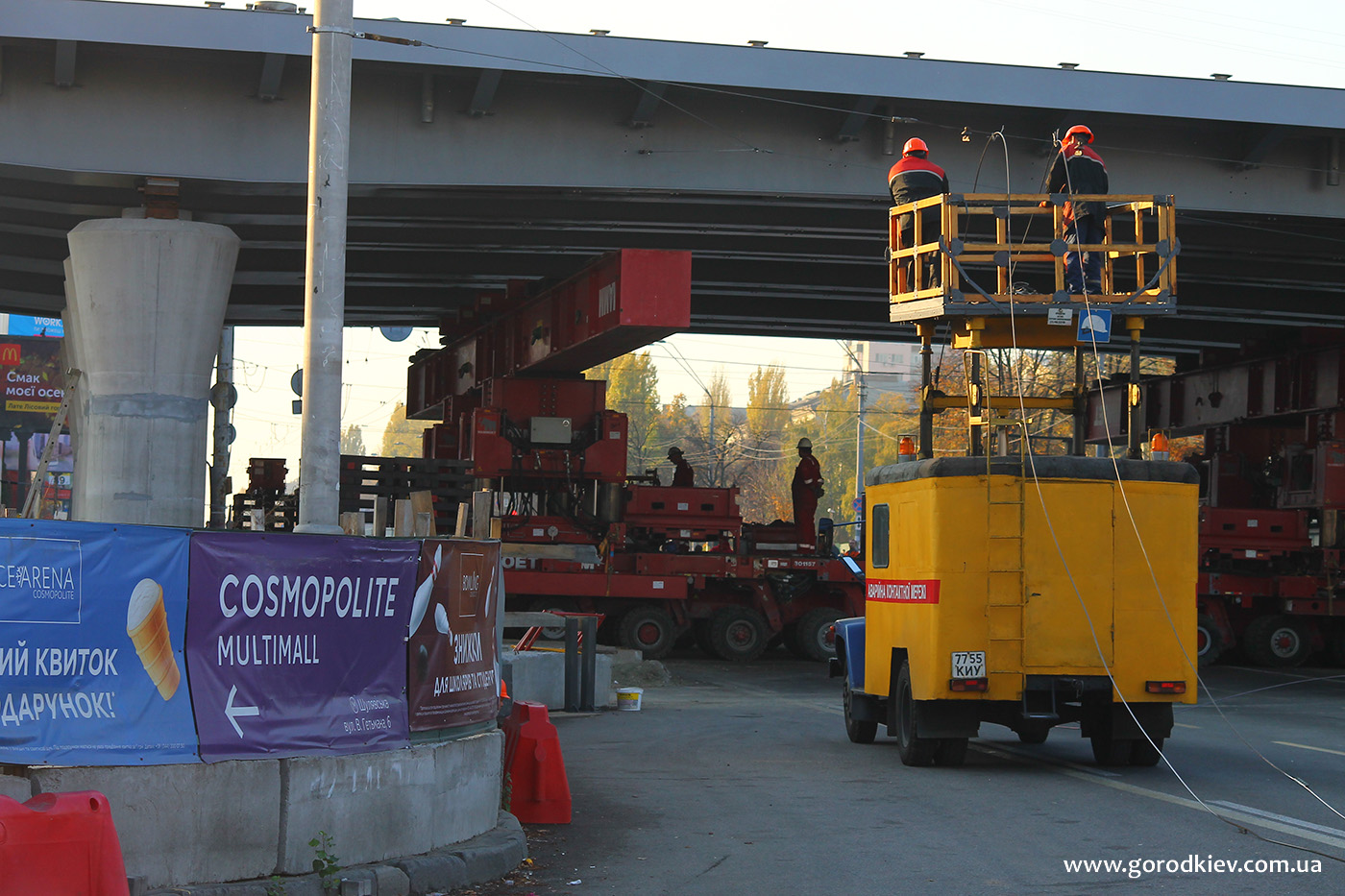 Движение транспорта по проспекту Победы в районе Шулявского моста возобновлено полностью