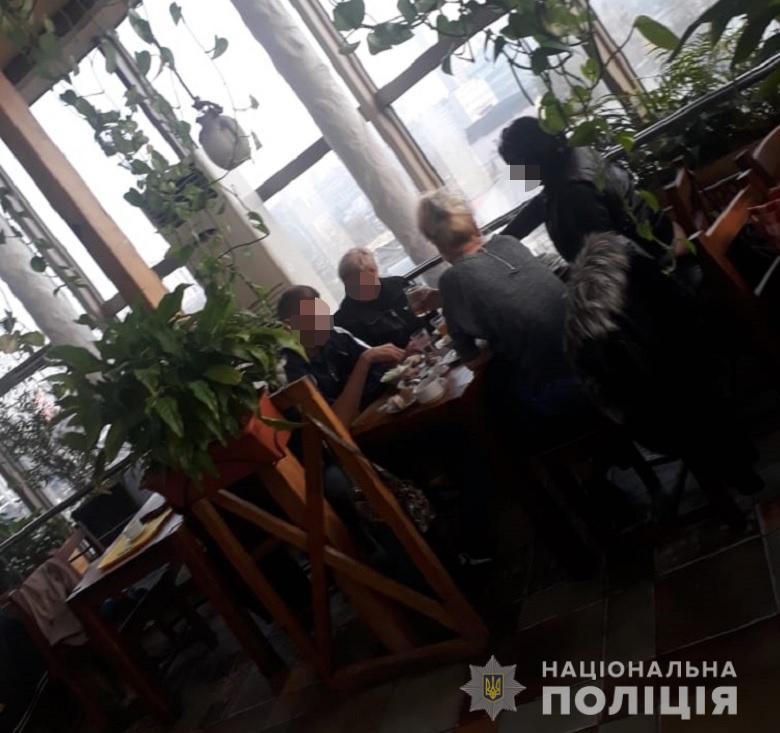 В Киеве свидание с тремя девушками закончилось неудачно для мужчины