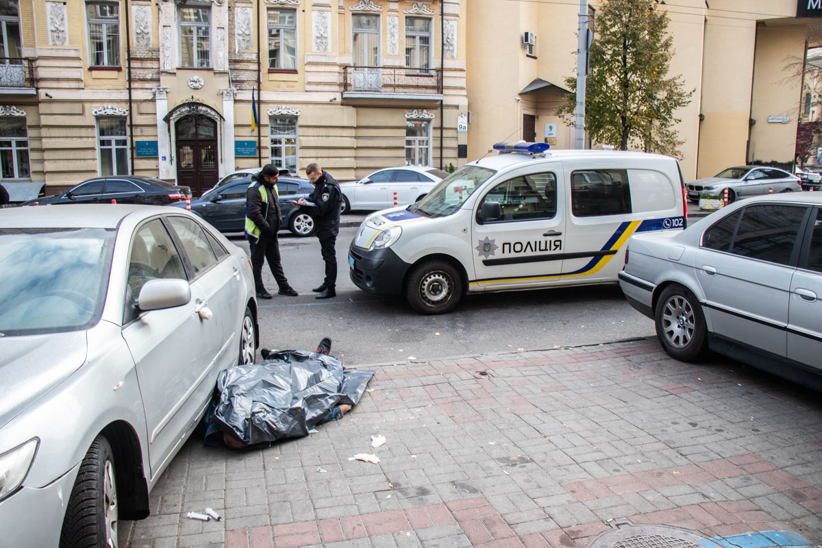 В центре Киева во время оформления ДТП у мужчины оторвался тромб