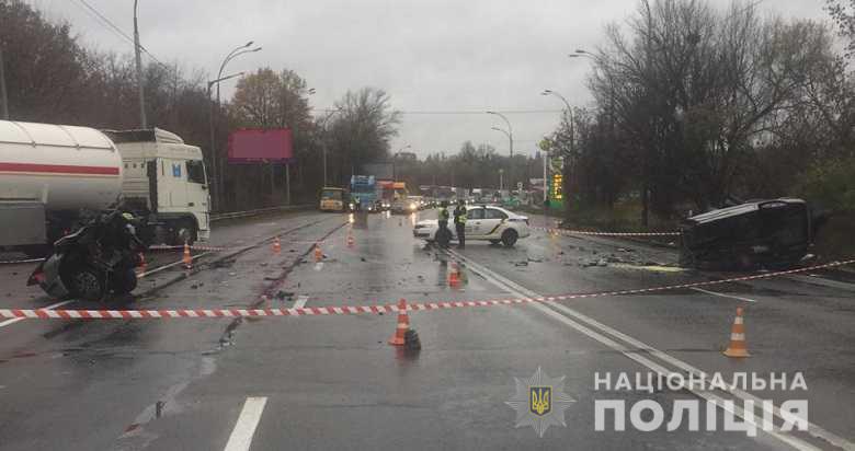 Смертельное ДТП в Киеве: автомобиль разорвало напополам