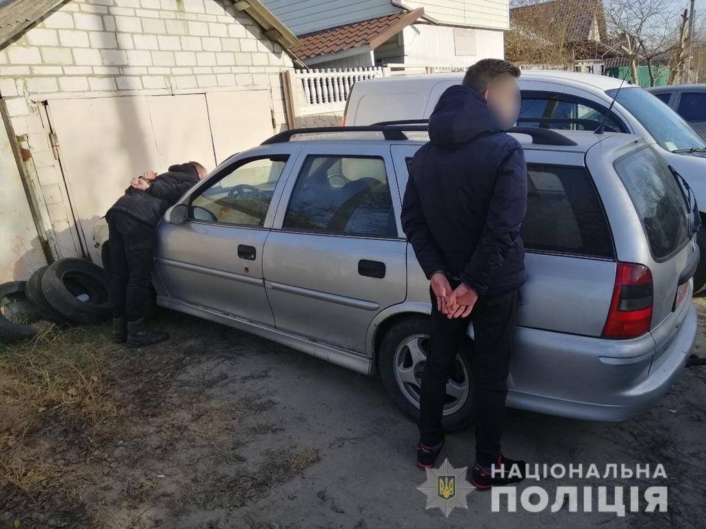 Под Киевом молодые пацаны угнали неисправное авто и попали в ДТП
