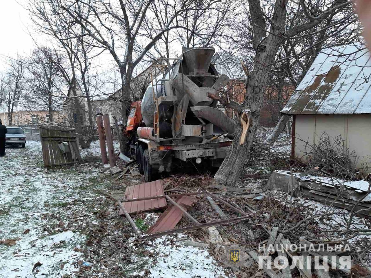 На Киевщине во дворе частного дома погиб водитель бетономешалки