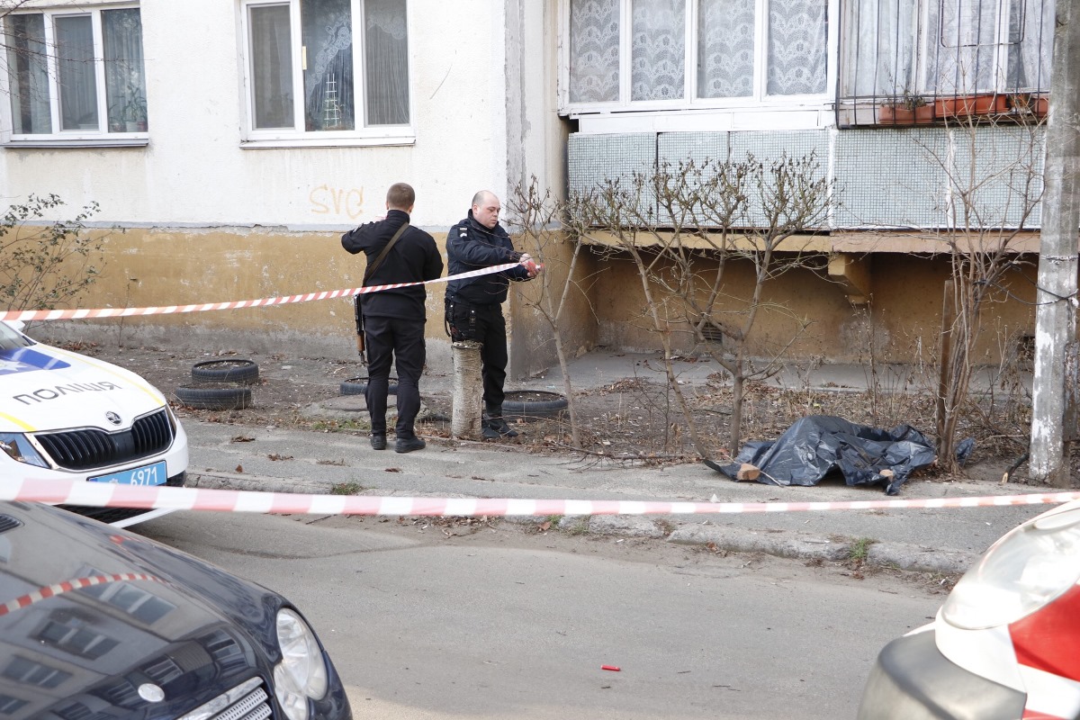 В Киеве школьник спрыгнул со стиральной машины в окно и погиб